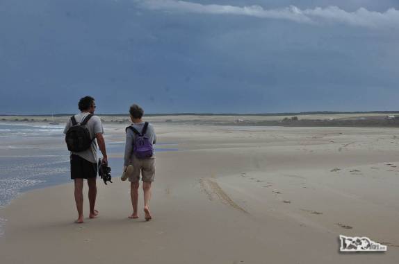 Caminhando na praia sul de Cabo Polonio, no litoral do Uruguai